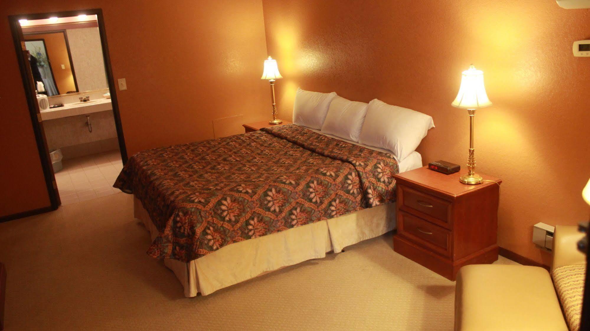 Shawano Four Seasons Resort Exterior foto